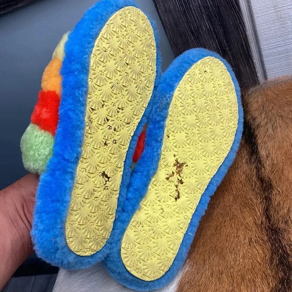 Womens UGG winter sandals size 5 chexk them out very nice thanks 🙏 - Picture 6 of 8